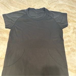 Size 10 lululemon tshirt